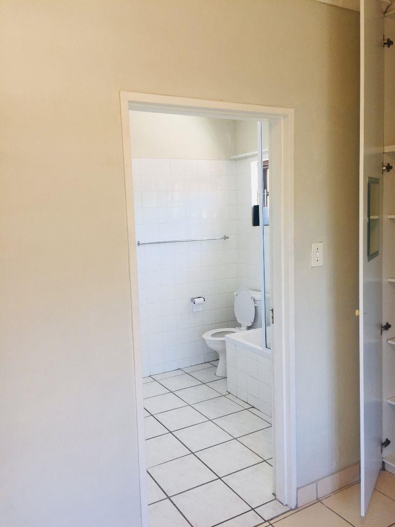 To Let 1 Bedroom Property for Rent in Rondebosch Western Cape